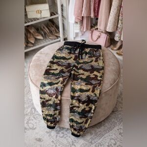 Toyouth camo joggers w/ pockets, black elastic hem, drawstring stretch waist 💚🖤
